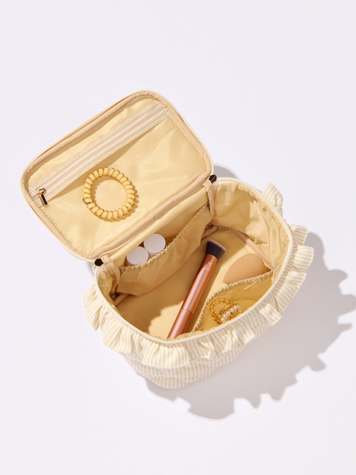 Shiraleah Ruffle Cosmetic Case, Beige - Bolso de maquillaje