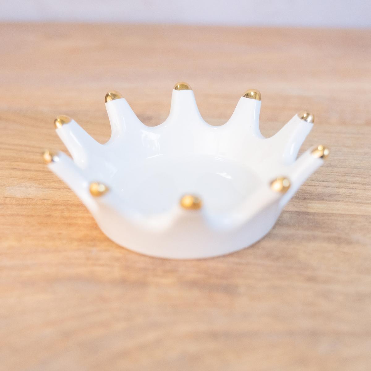 Plato para baratijas con forma de corona real