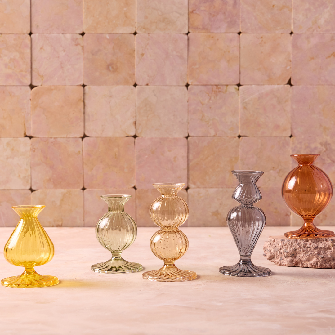 Nalia Budvase, Parakeet