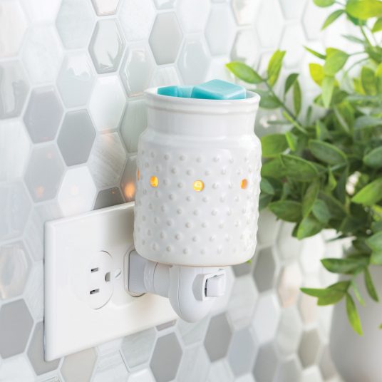 PLUGGABLE FRAGRANCE WARMER WHITE HOBNAIL - Calentador de fragancias enchufable