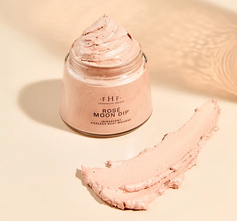 Mousse corporal iridiscente antiedad Rosé Moon Dip® de edición limitada