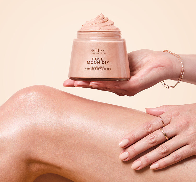 Mousse corporal iridiscente antiedad Rosé Moon Dip® de edición limitada