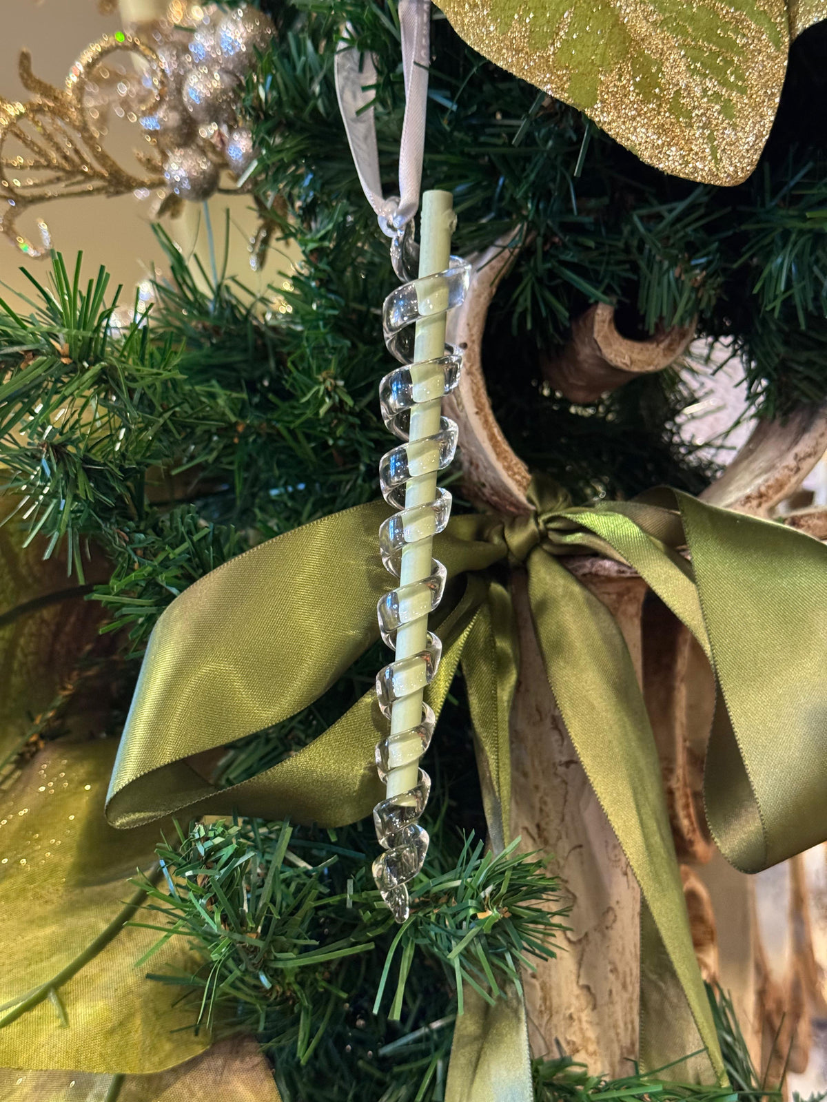 Kit Exclusivo White Winter Fir Sticks + Glass Ornaments Icicles On Spruce