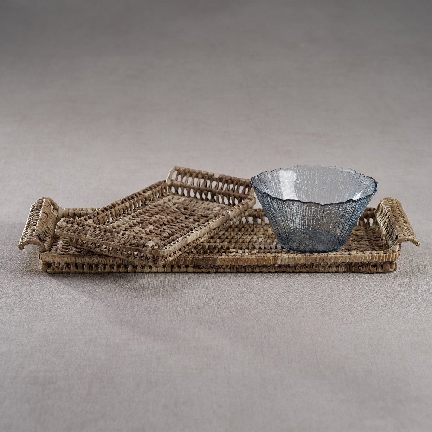 Bandeja con elementos esenciales de pandano natural