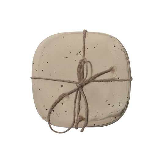 Pocked Aluminum Coasters, Gold Finish, Set of 4 Tied with Jute / Posavasos de aluminio cuadrados