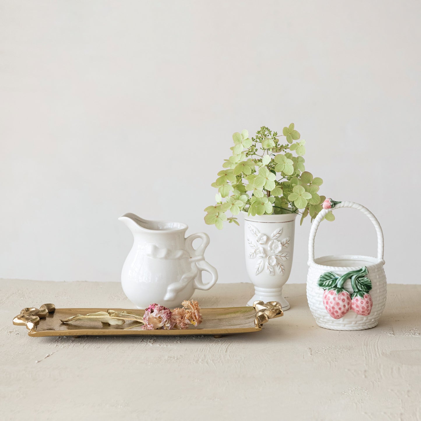 Cast Aluminum Footed Tray with Bow Shaped Handles, Gold Finish - Bandeja con asas de lazo