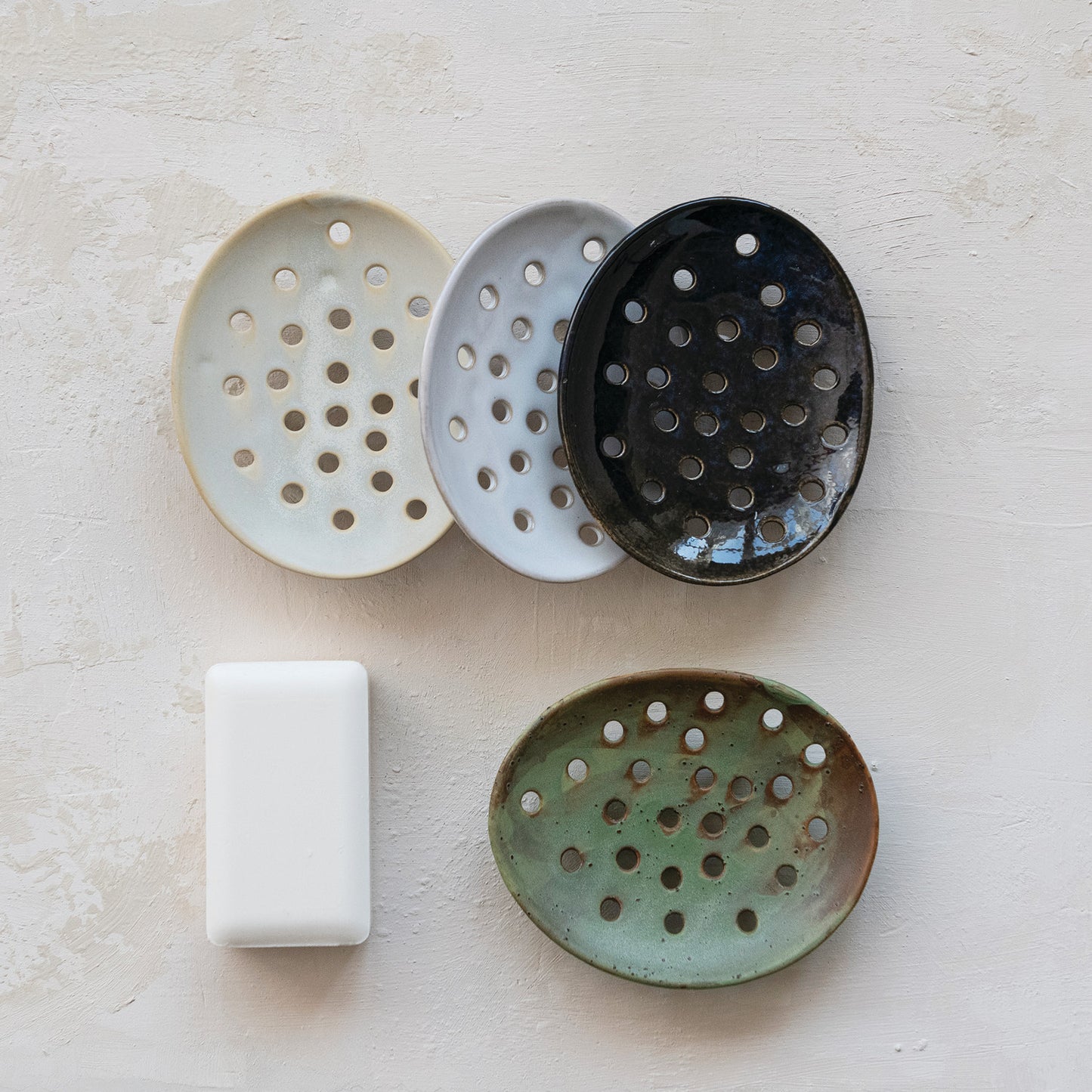 Stoneware Footed Soap Dish, 4 Colors / Jabonera con soporte de cerámica