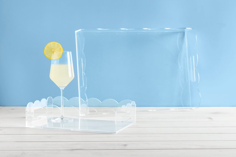 Lucite Scalloped Trays - Bandejas Transparentes