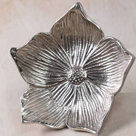 Plato en Forma de Flor en Metal - Plateado