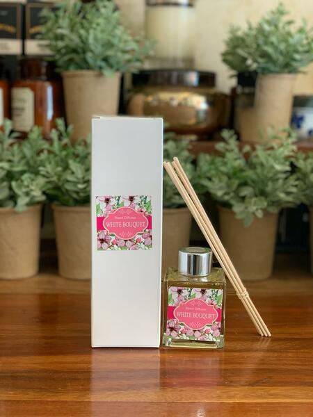 White BOUQUET Reed Diffuser