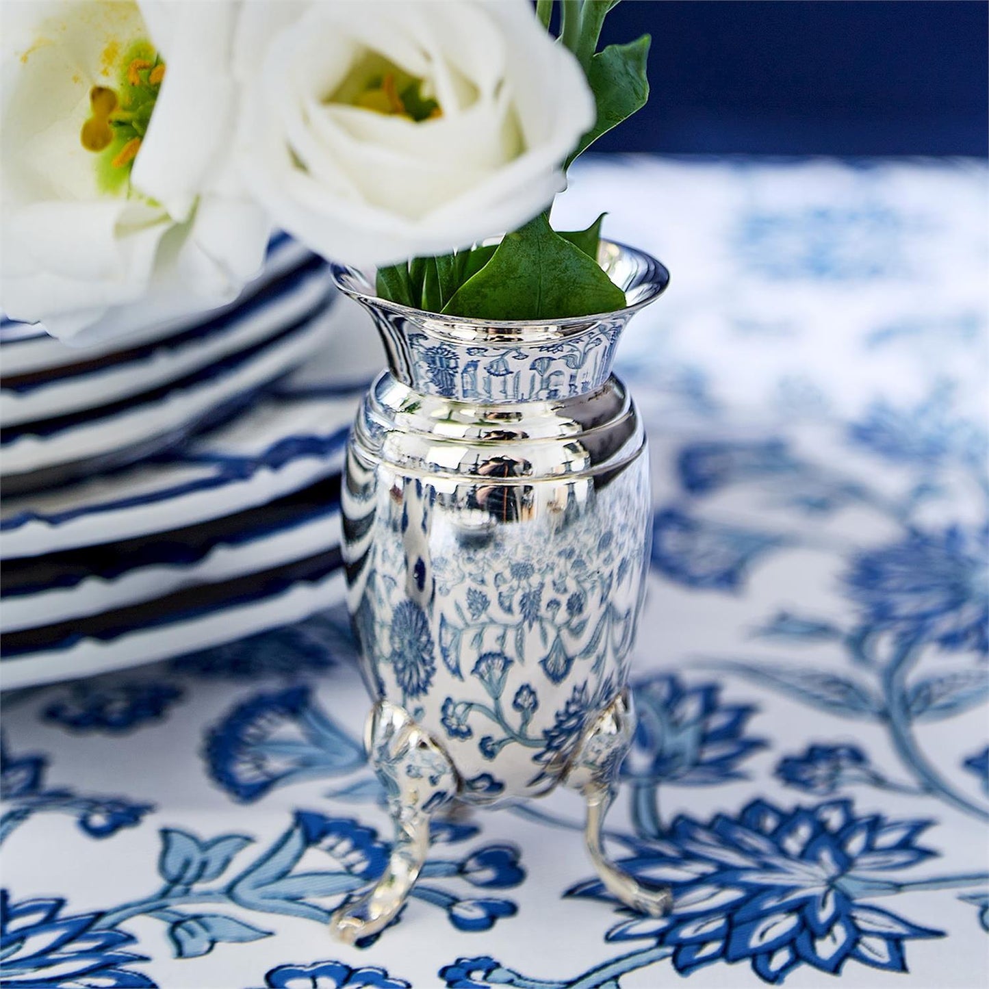 Queen Anne's Silver Vases - Jarrones Plateados