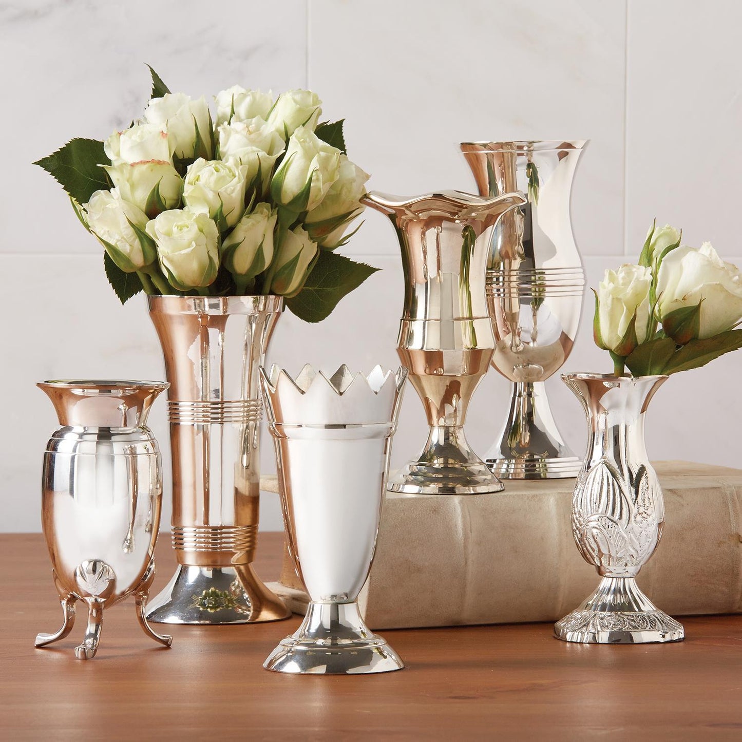 Queen Anne's Silver Vases - Jarrones Plateados