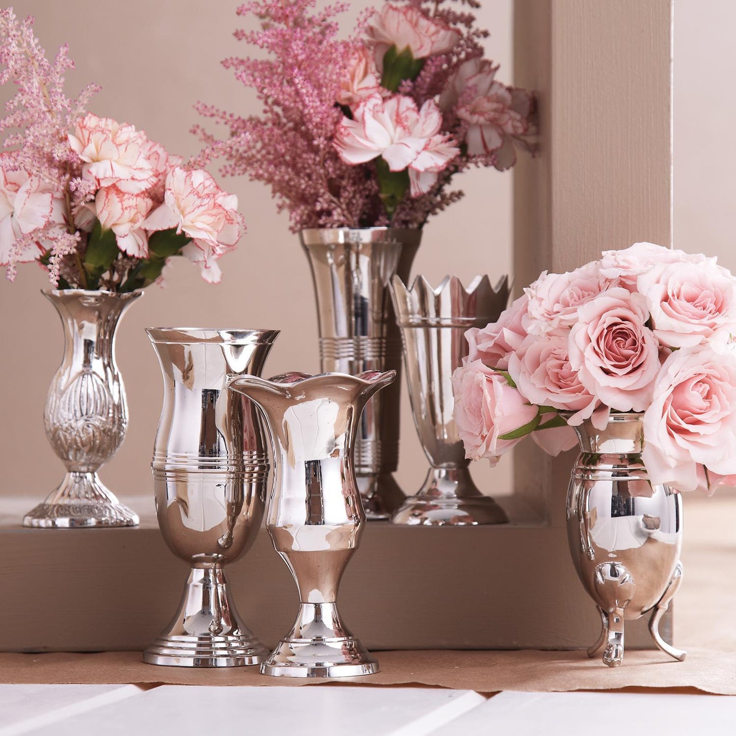 Queen Anne's Silver Vases - Jarrones Plateados