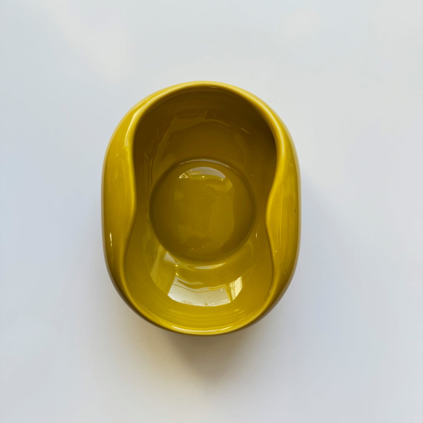 Stoneware Organic Shaped Bowl, Chartreuse / Cuenco orgánico de cerámica chartreuse