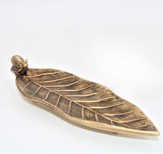 Resin Leaf Trinket with Snail - Plato de Hoja con Caracol