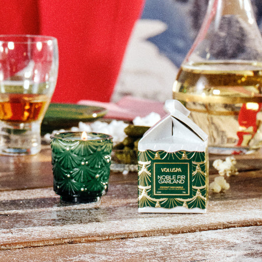 Noble Fir Garland Ornament Pedestal Candle - Vela en Caja de Regalo