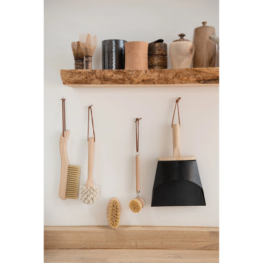 Beech Wood Dish Brush with Leather Strap / Cepillo de cocina de madera de haya con correa de cuero
