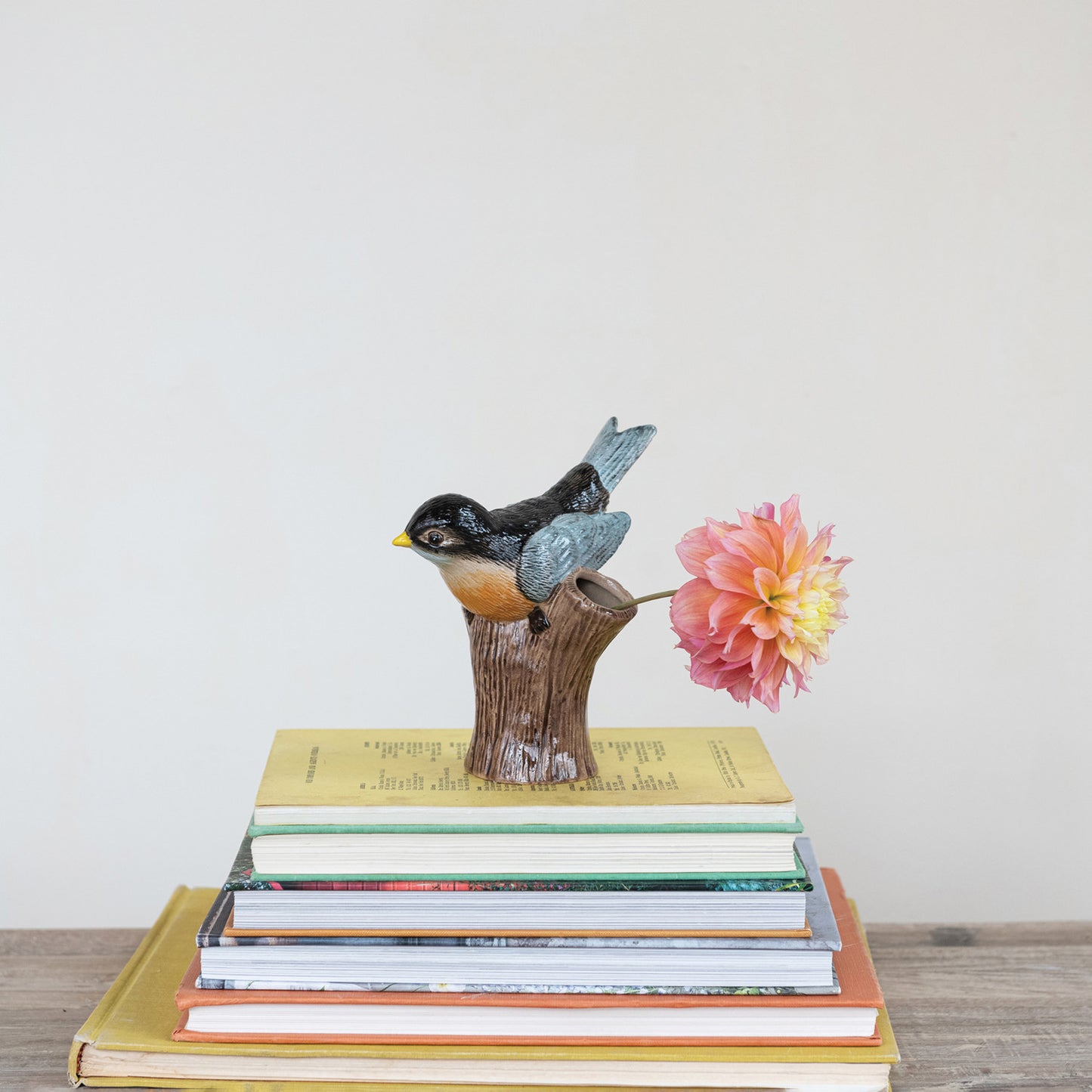Stoneware Bird on Vase - Jarrón de Pájaro