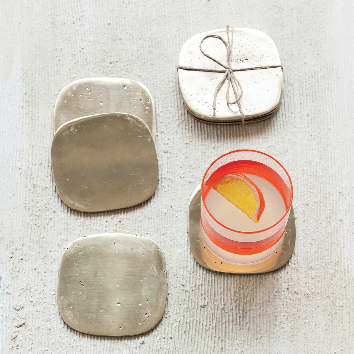 Pocked Aluminum Coasters, Gold Finish, Set of 4 Tied with Jute / Posavasos de aluminio cuadrados