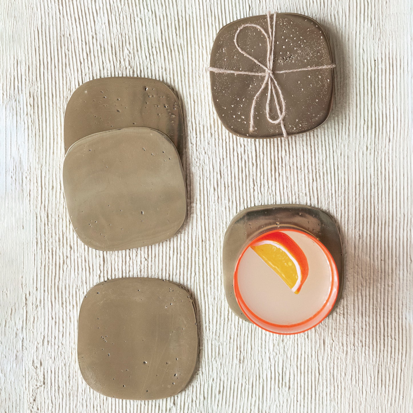 Pocked Aluminum Coasters, Gold Finish, Set of 4 Tied with Jute / Posavasos de aluminio cuadrados