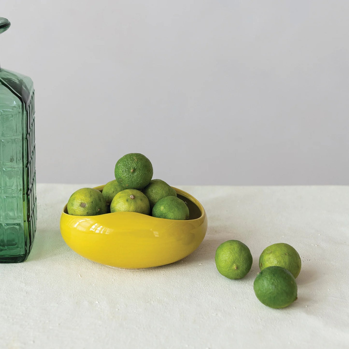 Stoneware Organic Shaped Bowl, Chartreuse / Cuenco orgánico de cerámica chartreuse