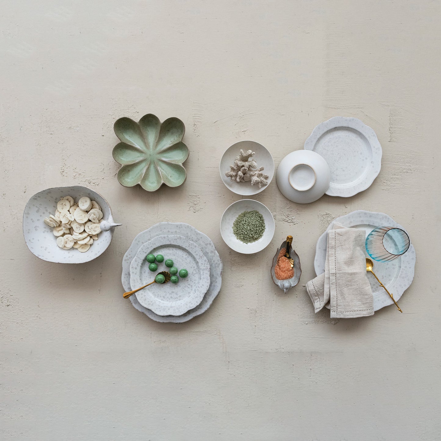 Stoneware Bird Shaped Dish, White / Plato de cerámica en forma de pájaro blanco