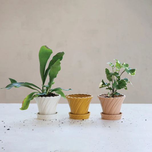 Stoneware Twisted Planter with Saucer, Set of 2, 3 Colors / Maceta retorcida de cerámica con plato, juego de 2, 3 colores