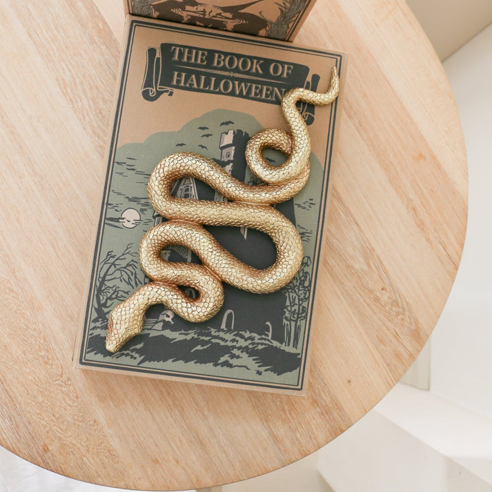 Resin Snake Wall Décor, Gold Finish / Serpiente de resina dorada