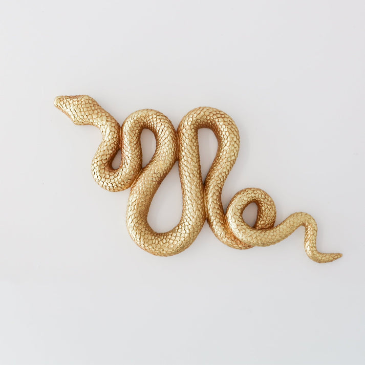 Resin Snake Wall Décor, Gold Finish / Serpiente de resina dorada