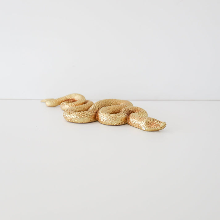 Resin Snake Wall Décor, Gold Finish / Serpiente de resina dorada