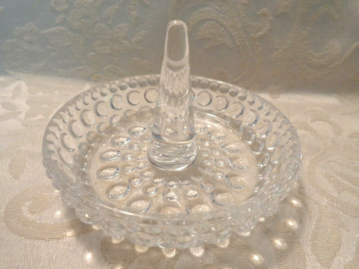 Ring Holder W/Round Base /  Porta Anillos de Cristal