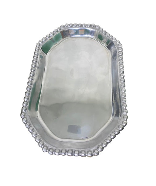 Bandeja plateada con perlas