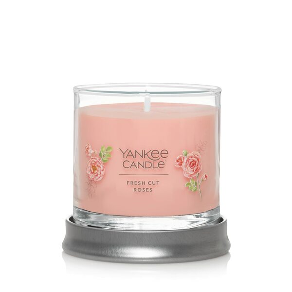 Vela Fresh Cut Roses 4.3 oz - yankee candle