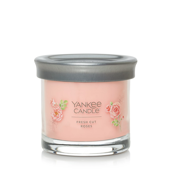 Vela Fresh Cut Roses 4.3 oz - yankee candle